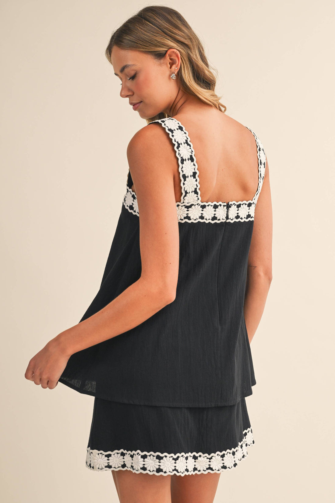 SLEEVELESS LINEN MINI DRESS WITH CONTRAST LACE TRIM