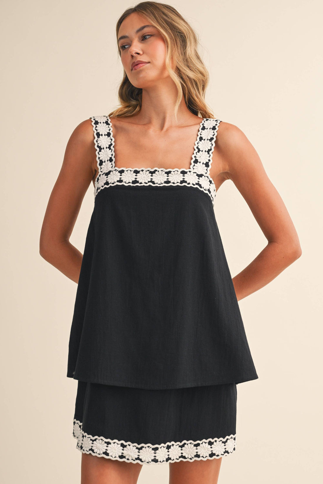 SLEEVELESS LINEN MINI DRESS WITH CONTRAST LACE TRIM
